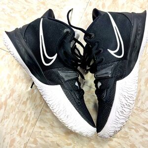 Kyrie Nike basketball shoe size 7 youth.